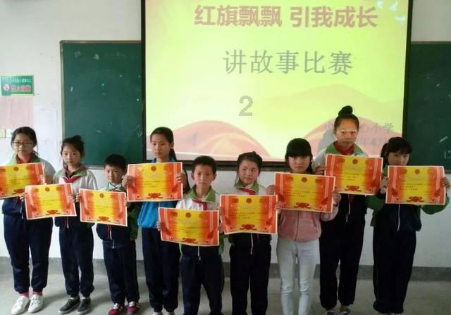 贝乐虎教宝宝们念古诗《望庐山瀑布》，快来学习吧游戏画面