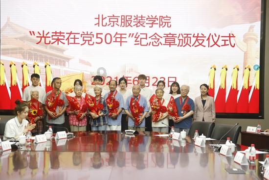 “回家的车 从天亮坐到天黑也开心”
